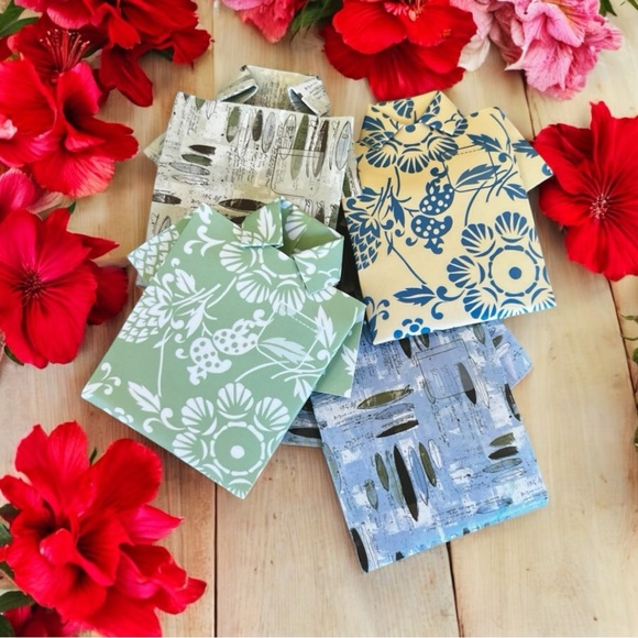 Hawaiian Airlines Other - Hawaiian Airlines Salt & Pepper ORIGAMI Aloha Shirt Collectible Souvenir New